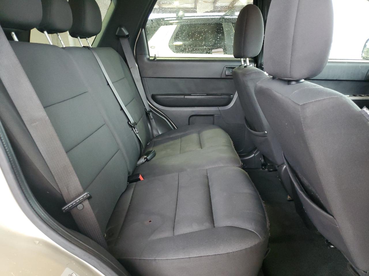 2010 Ford Escape - Image 11