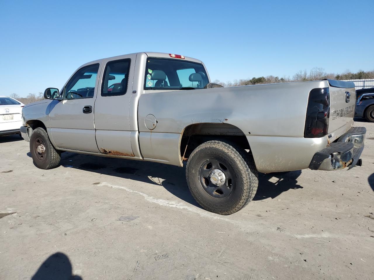 2004 Chevrolet Silverado - Image 2