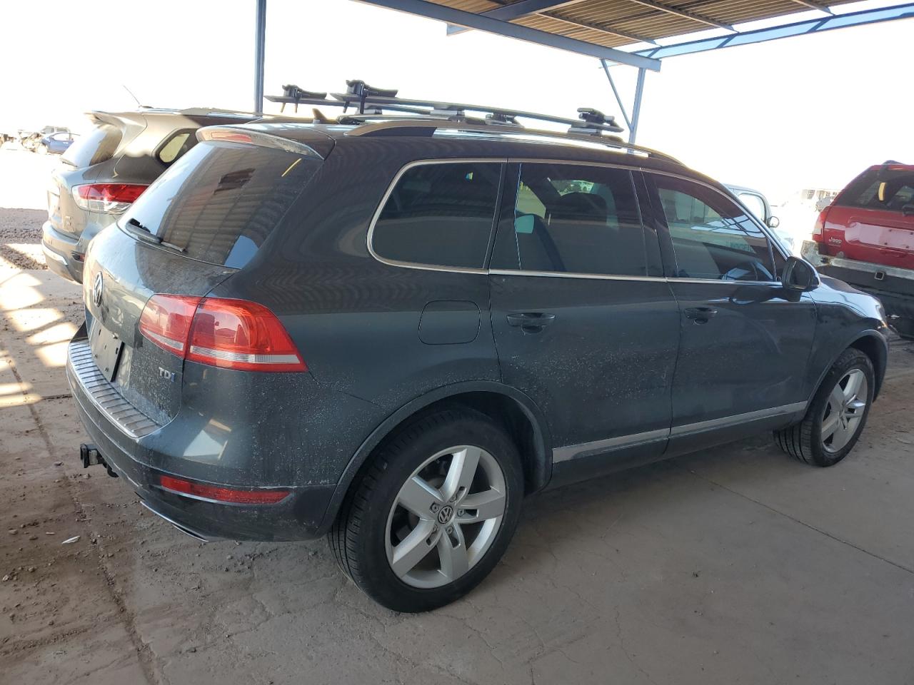 2014 Volkswagen Touareg - Image 3