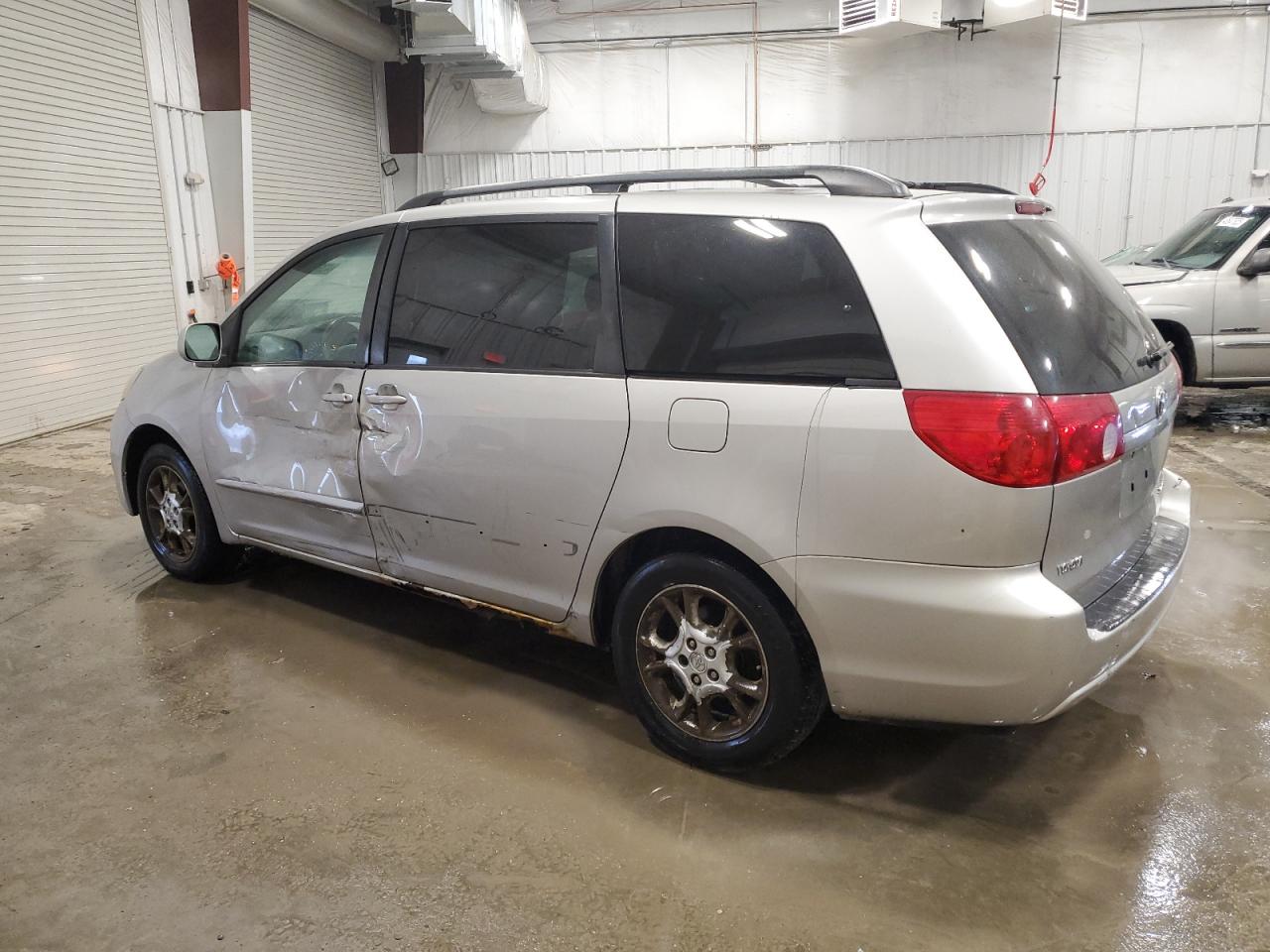 2006 Toyota Sienna - Image 2