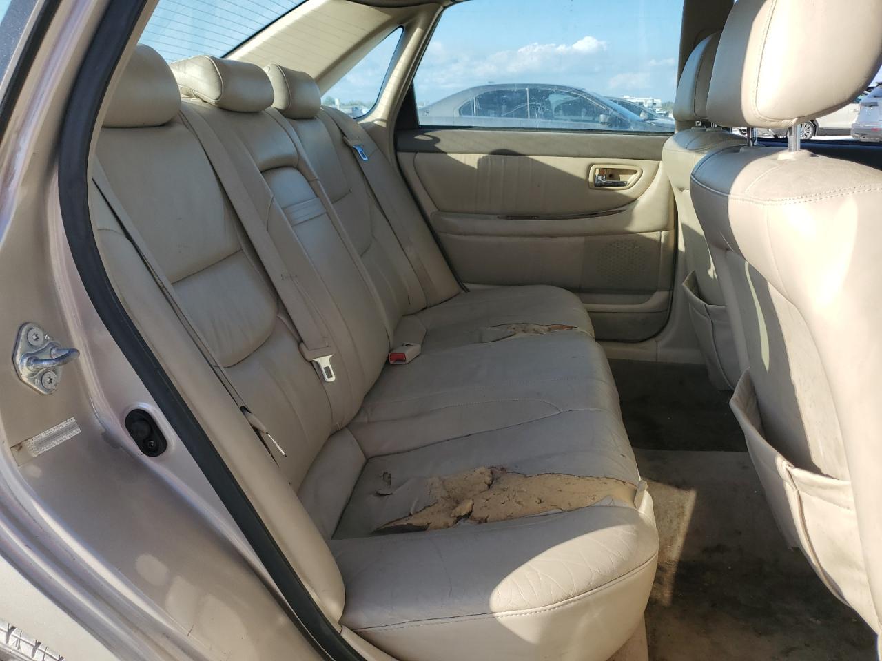 2003 Toyota Avalon - Image 10