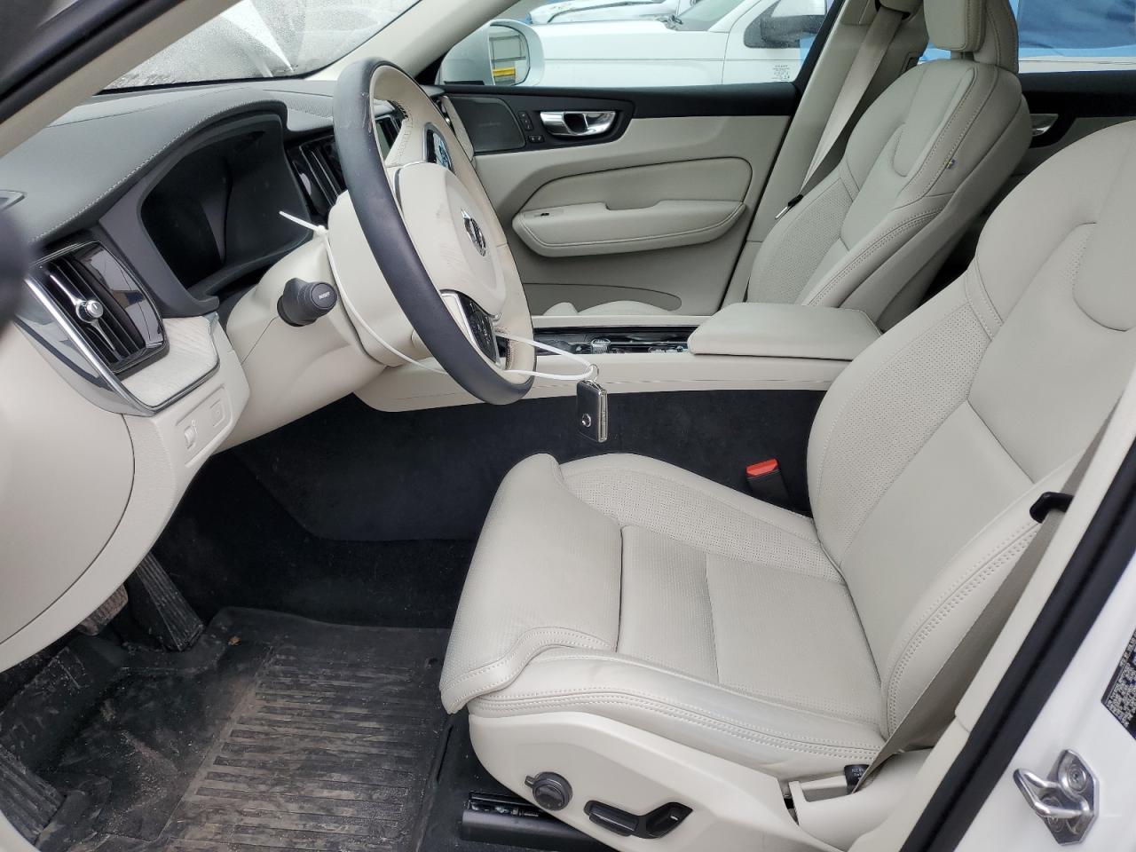 2021 Volvo XC60 - Image 7