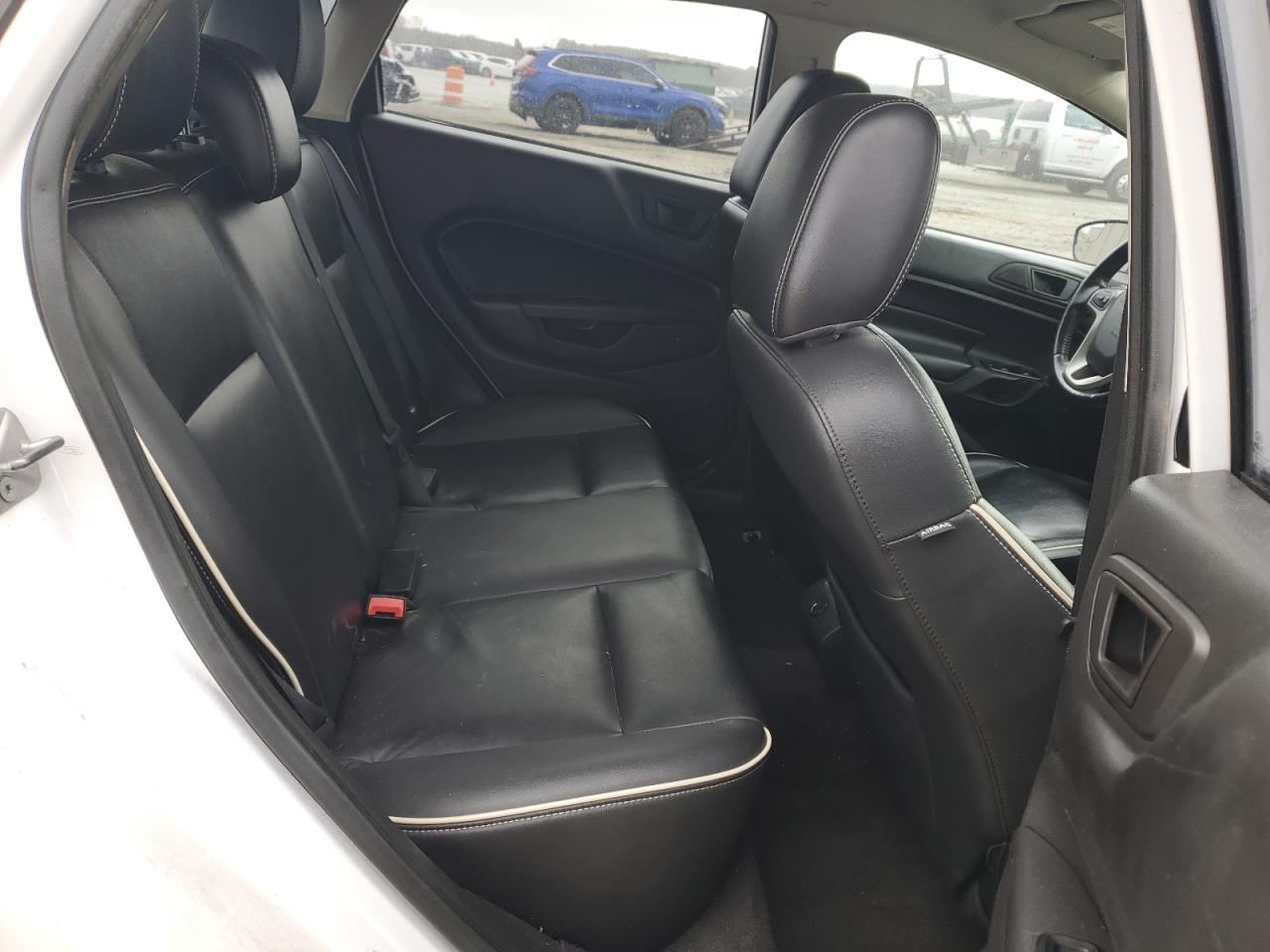2011 Ford Fiesta - Image 11