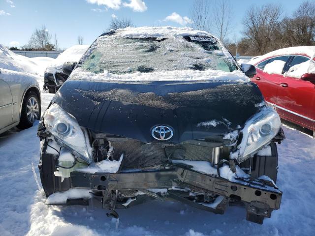 2017 TOYOTA SIENNA LE