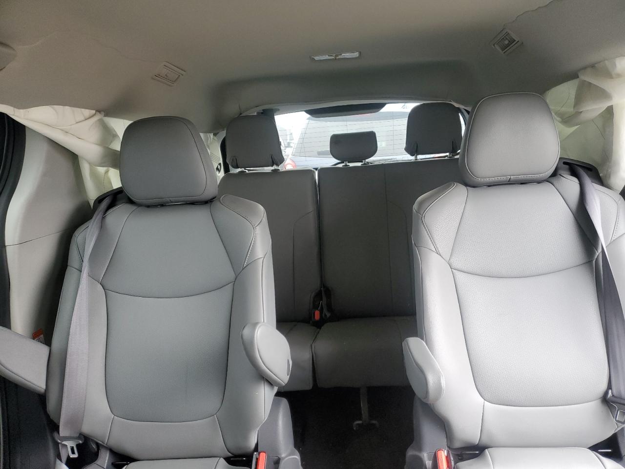 2021 Toyota Sienna - Image 10