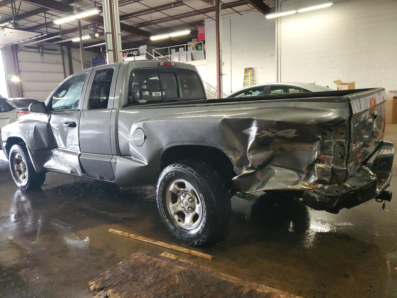 2005 Dodge Dakota - Image 2