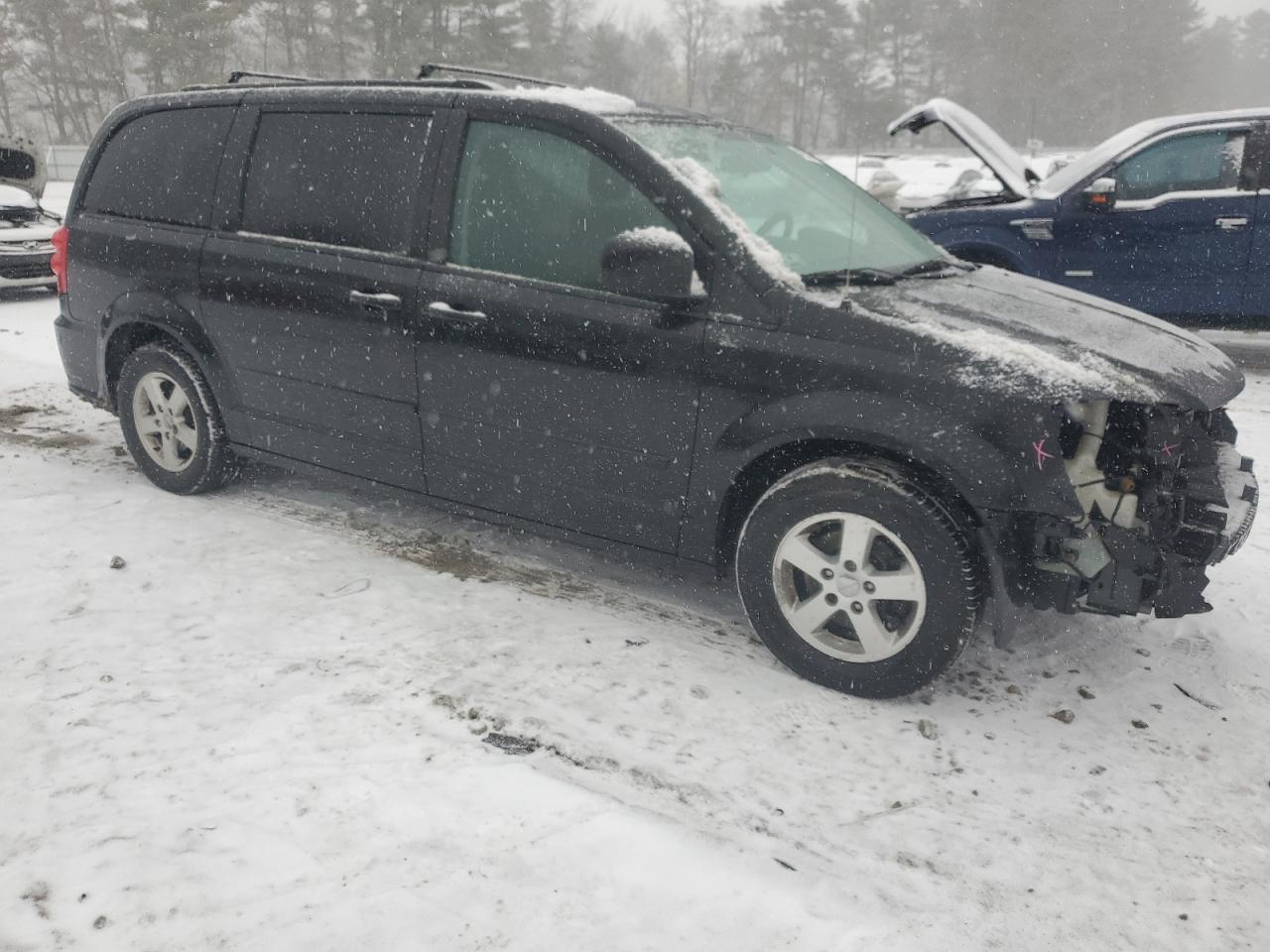 2011 Dodge Caravan - Image 4