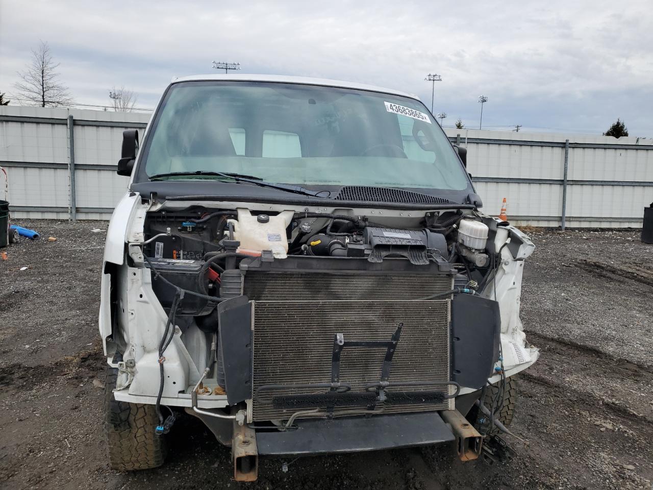 2018 GMC Savana - Image 5