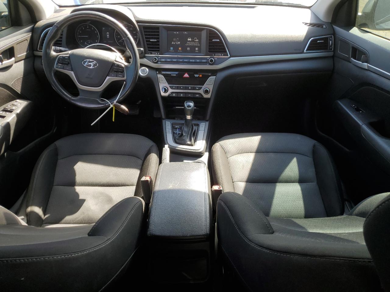 2017 Hyundai Elantra - Image 8