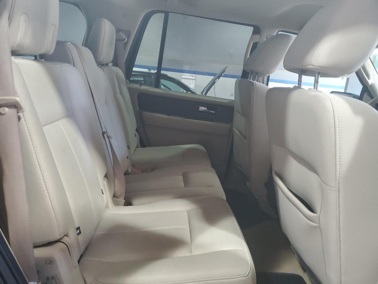 2011 Ford Expedition - Image 11