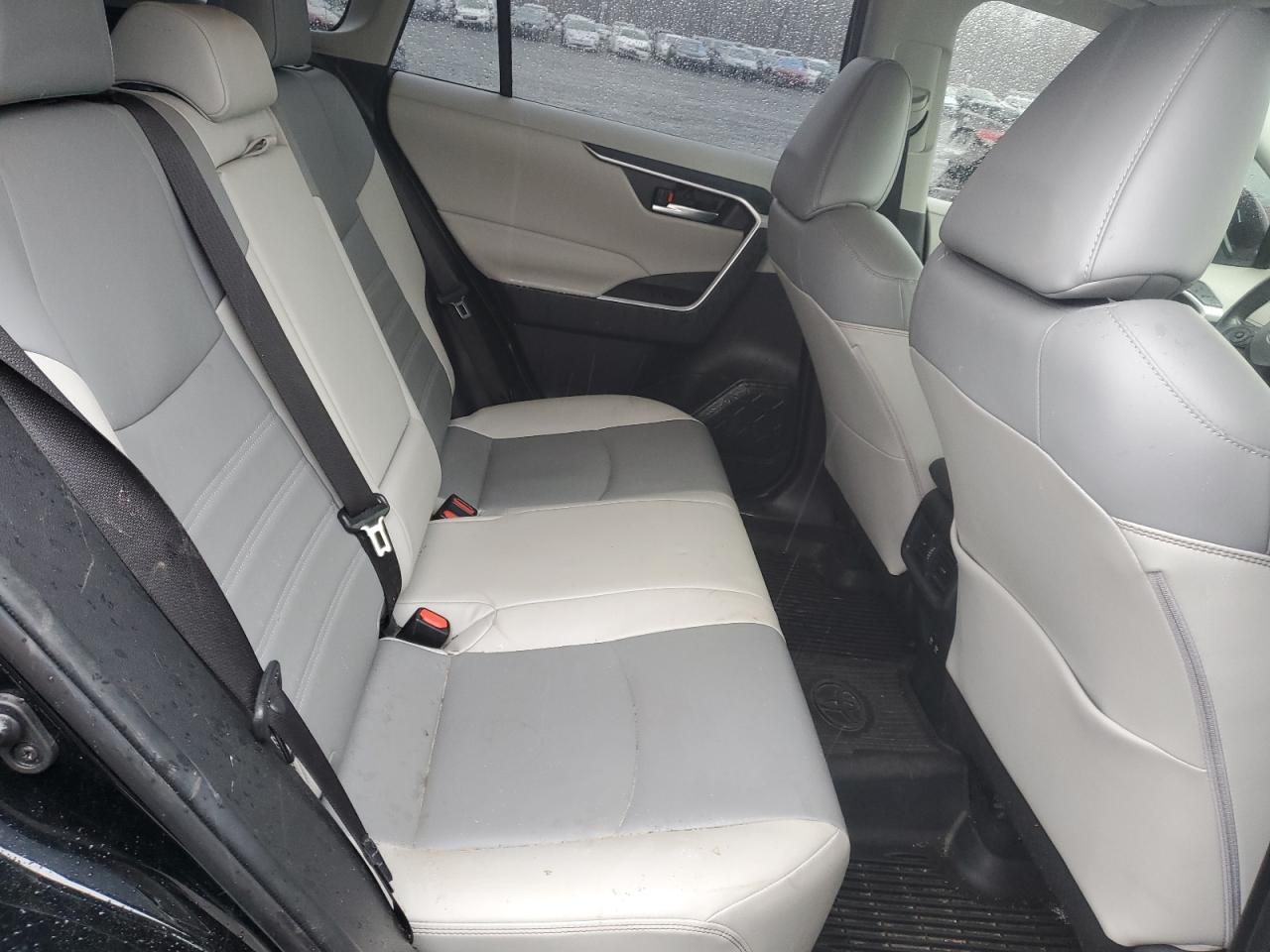 2019 Toyota RAV 4 - Image 11