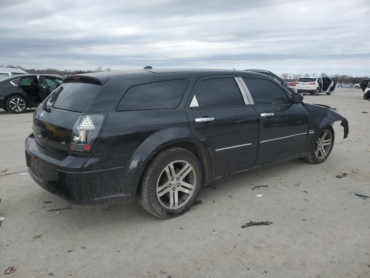 2005 Dodge Magnum - Image 3