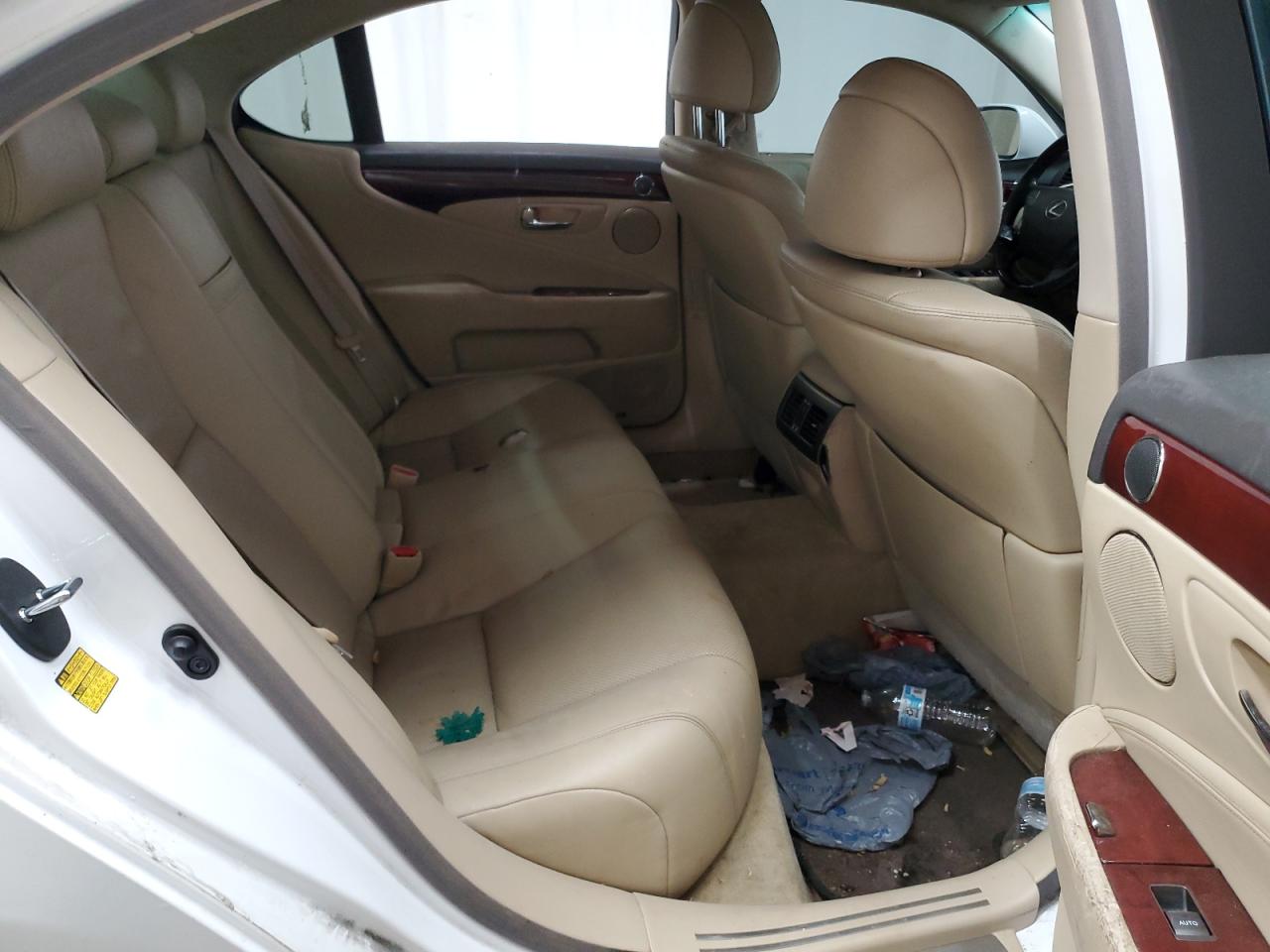 2009 Lexus LS - Image 10