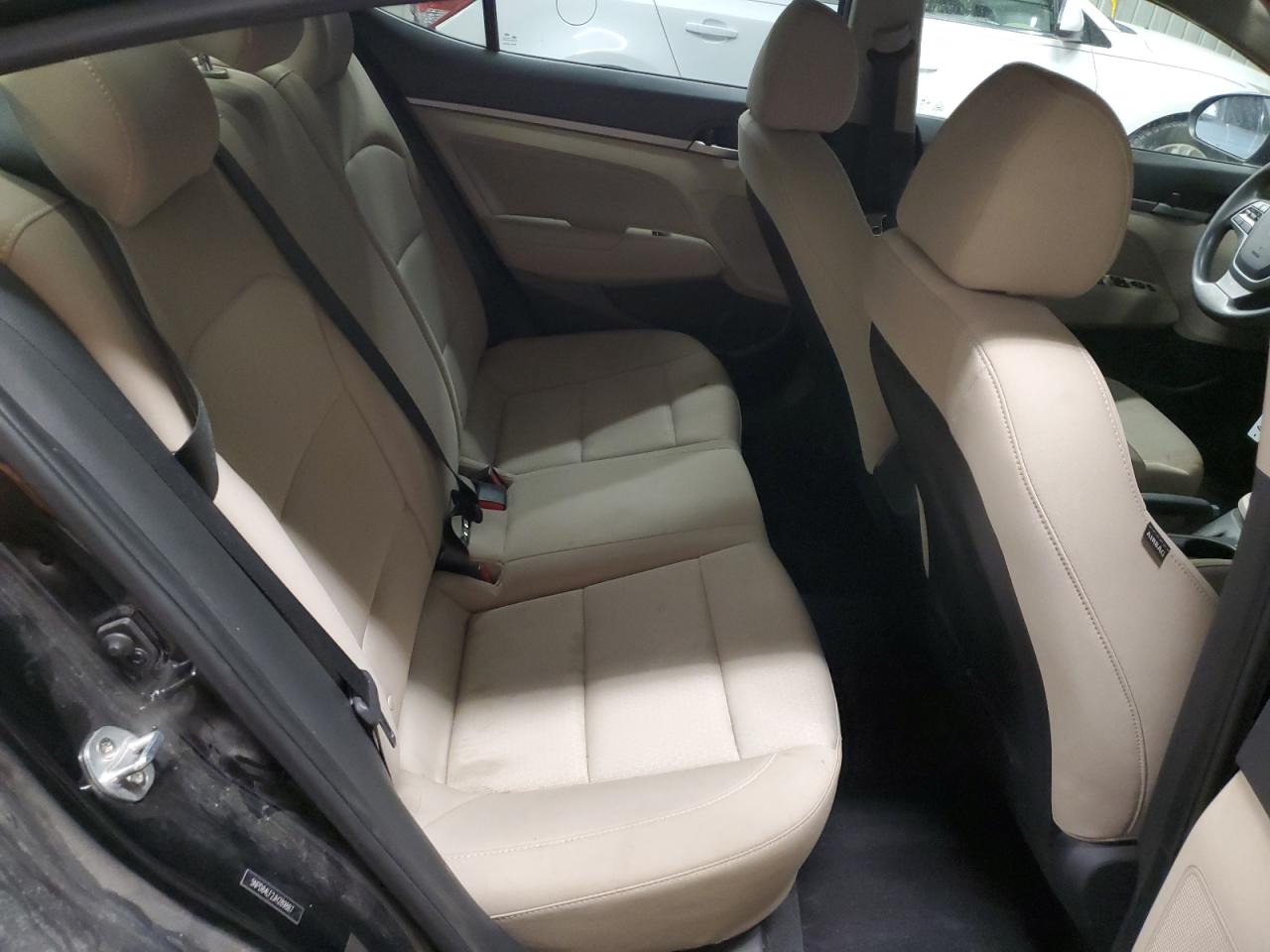 2018 Hyundai Elantra - Image 10