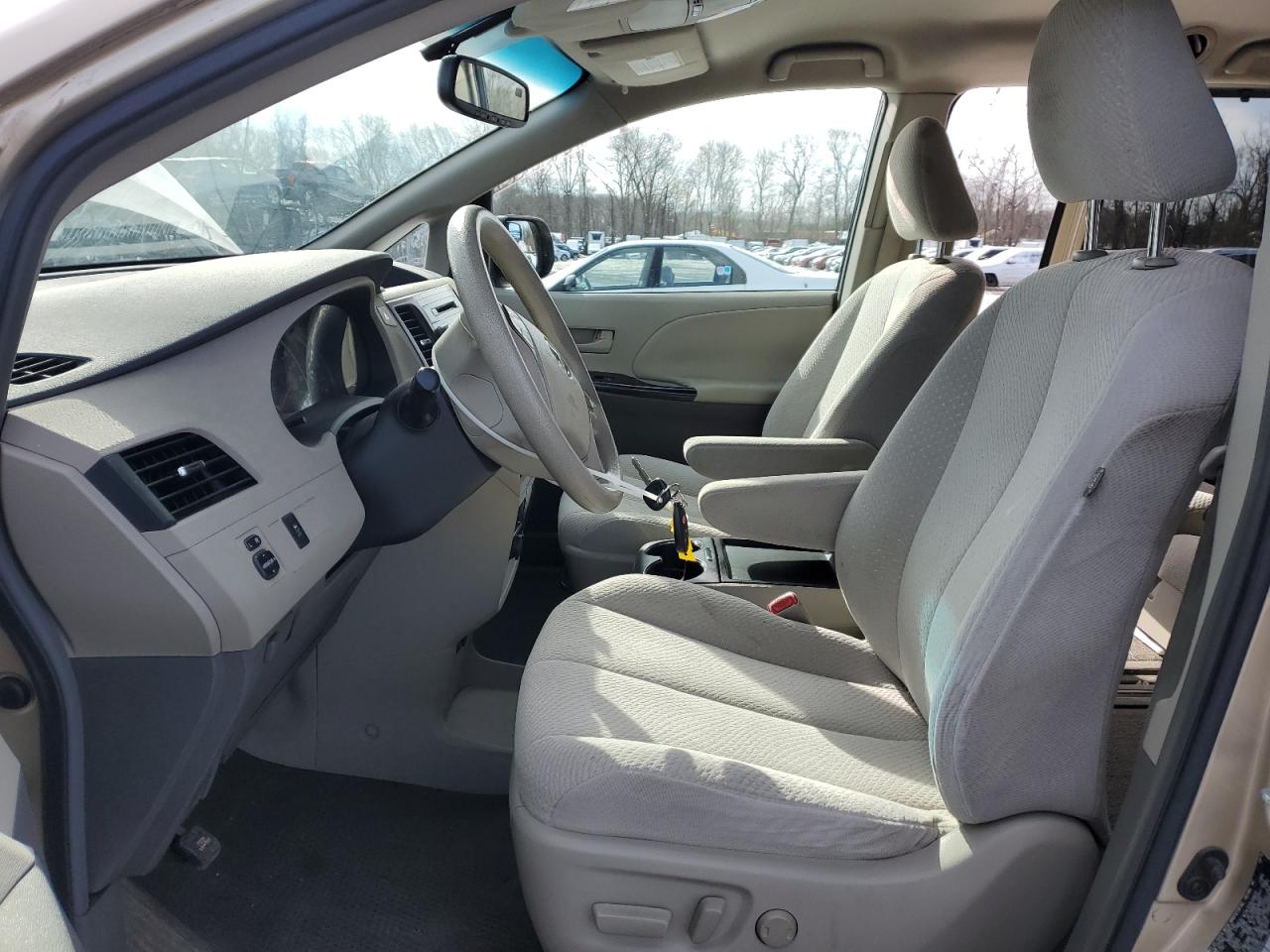 2011 Toyota Sienna - Image 7