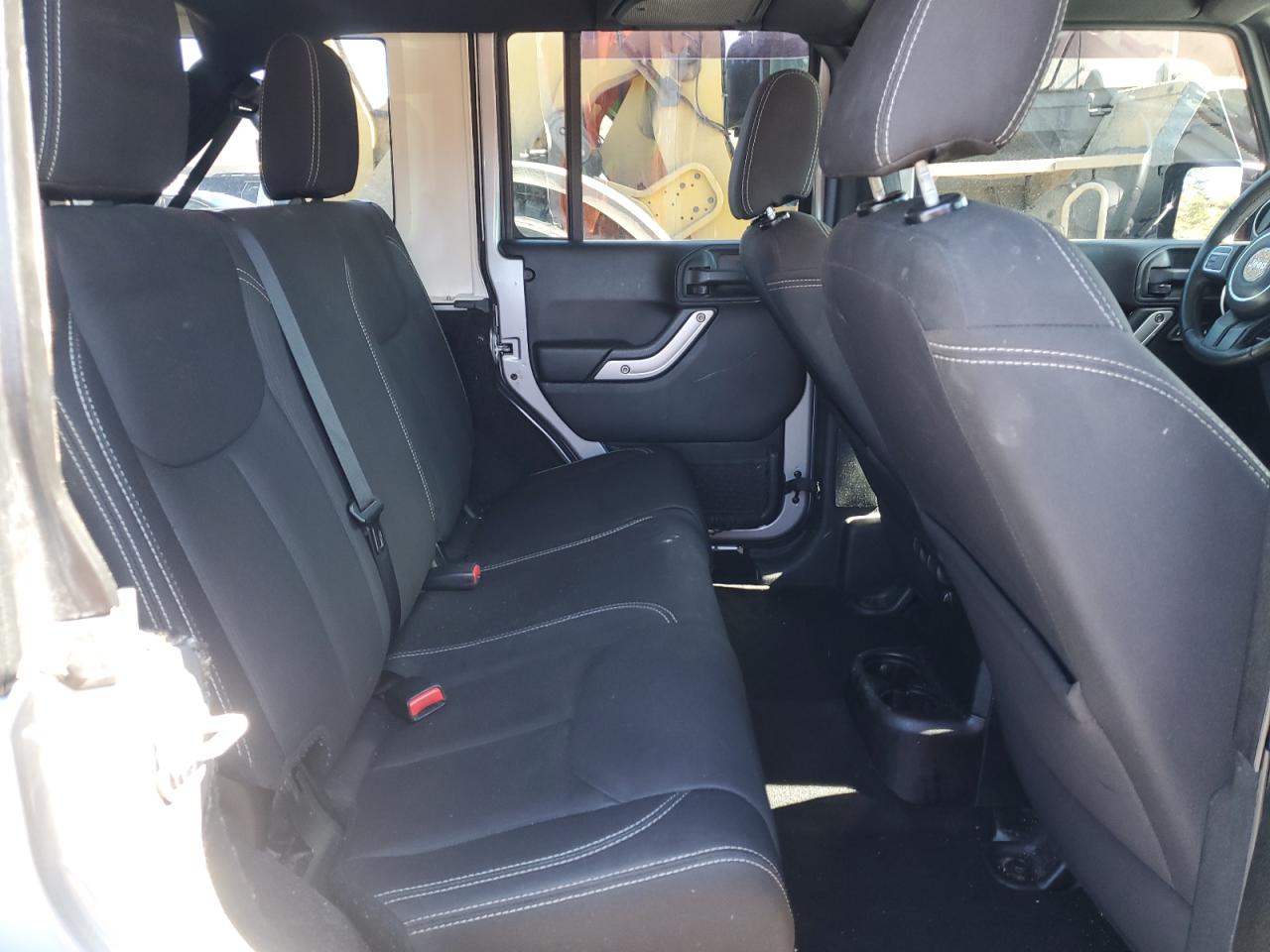 2017 Jeep Wrangler - Image 11