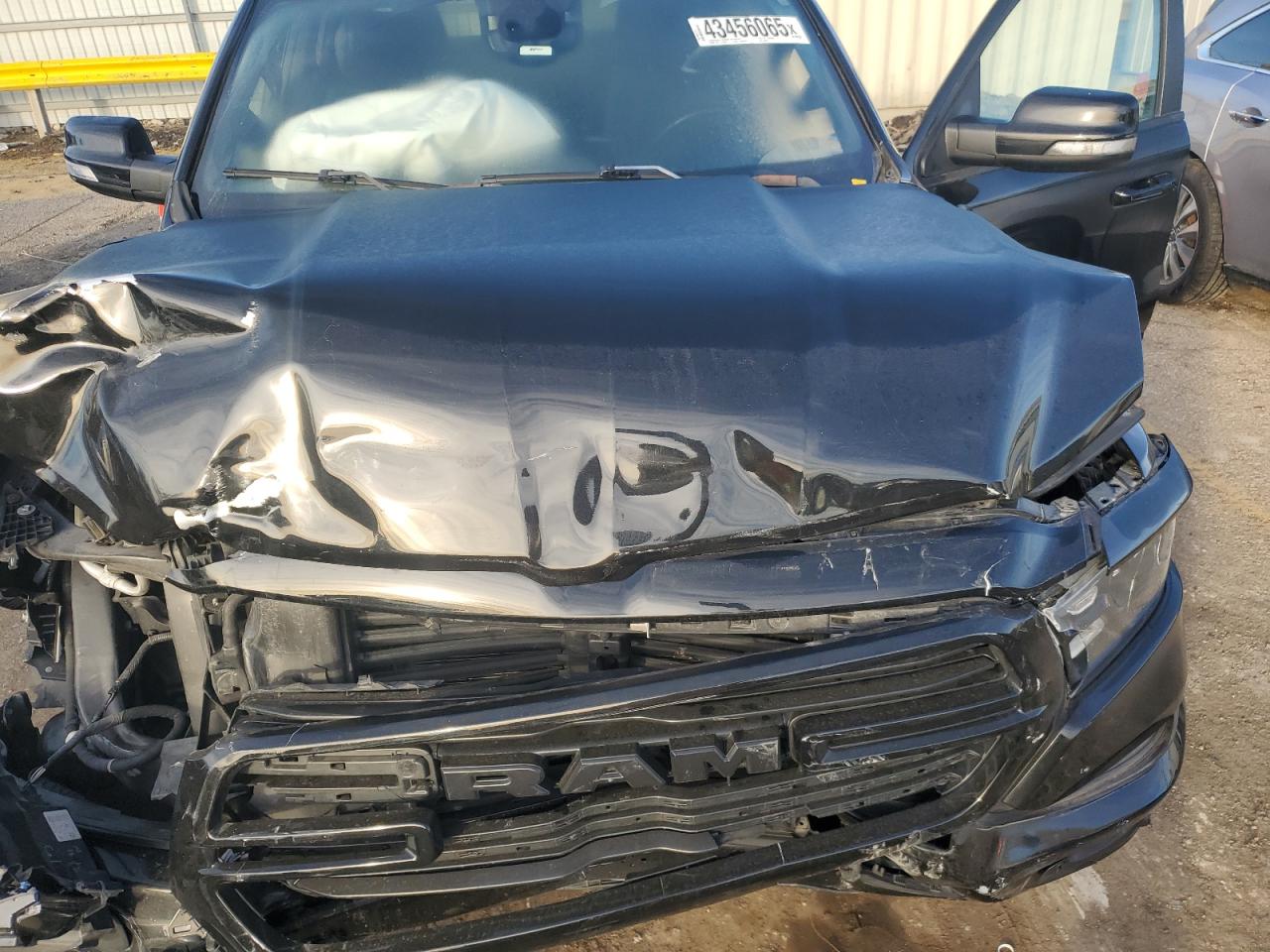 2021 RAM 1500 - Image 12