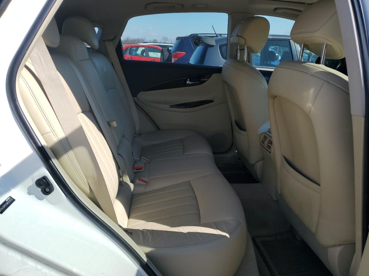 2016 Infiniti QX50 - Image 11