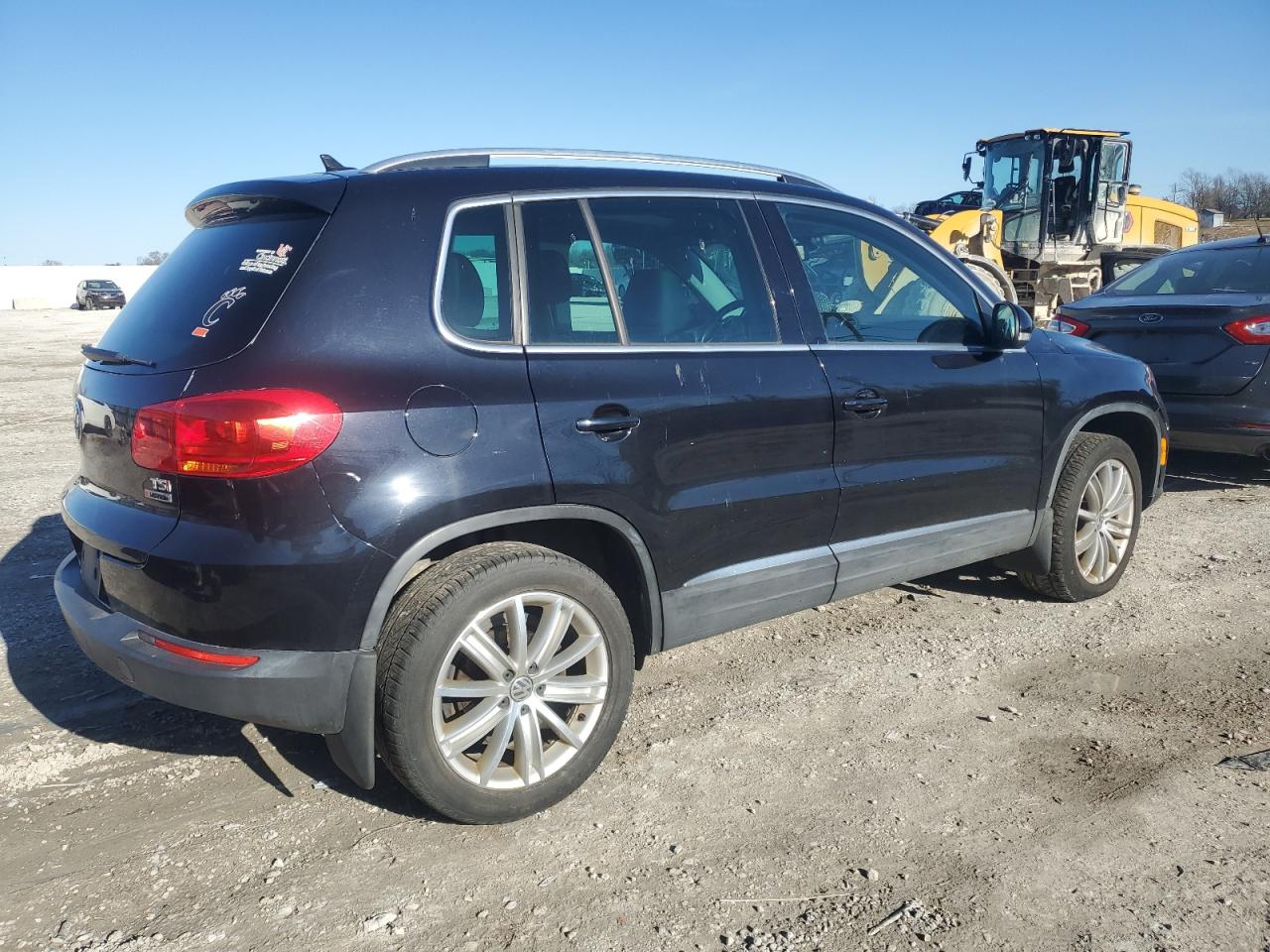 2016 Volkswagen Tiguan - Image 3