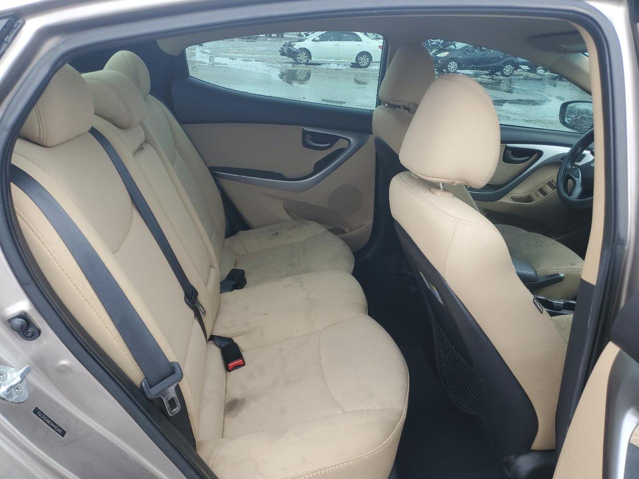 2013 Hyundai Elantra - Image 10