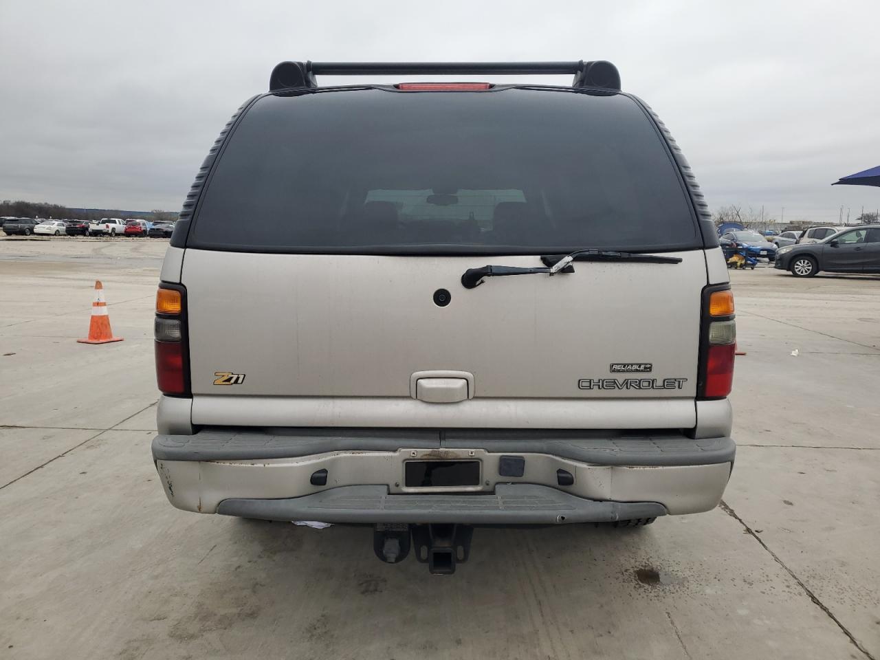 2004 Chevrolet Suburban - Image 6