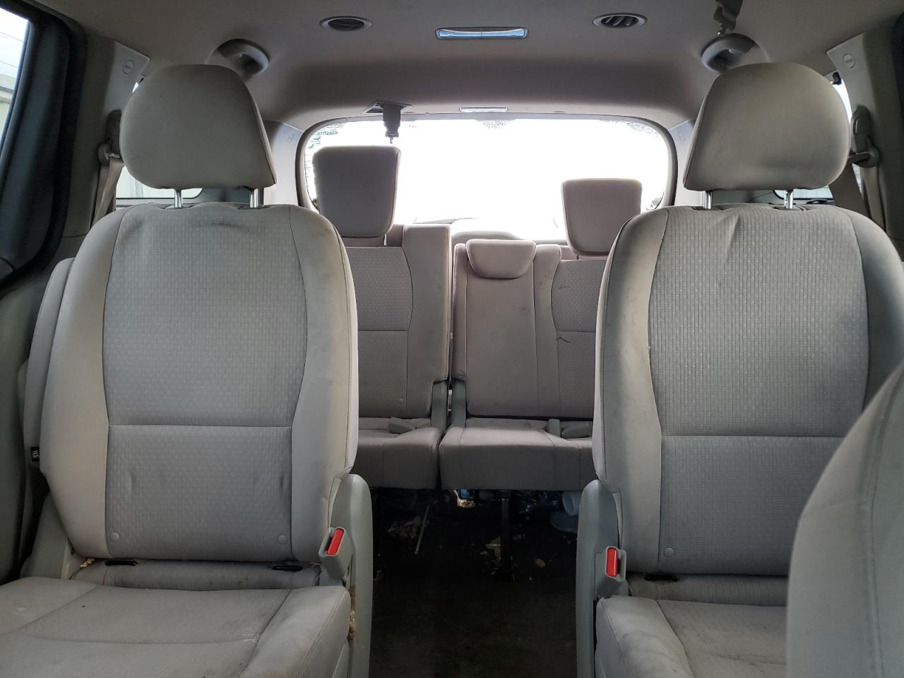 2016 Kia Sedona - Image 10