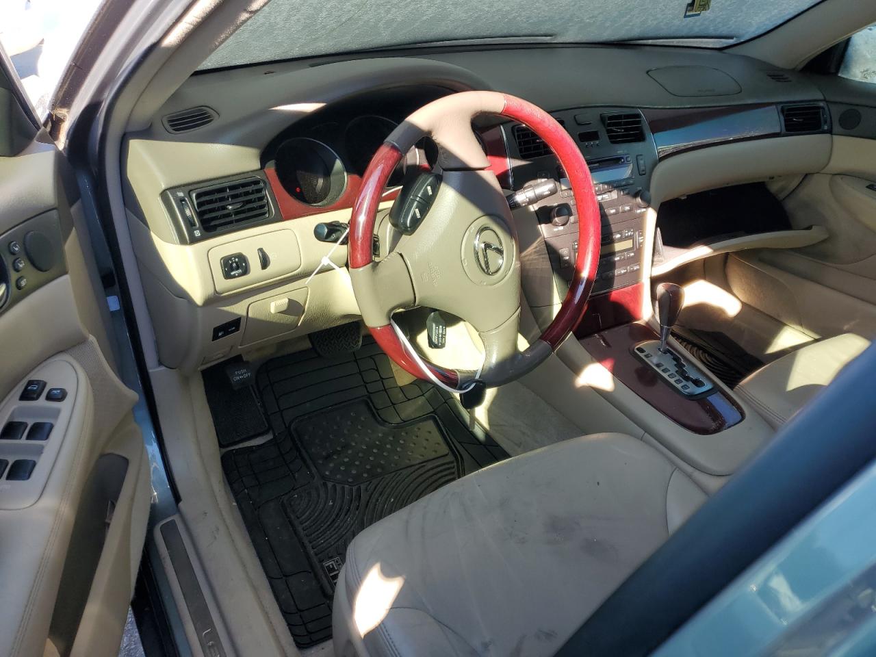 2004 Lexus ES - Image 8