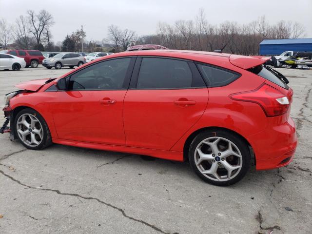 Хэтчбеки FORD FOCUS 2014 Красный