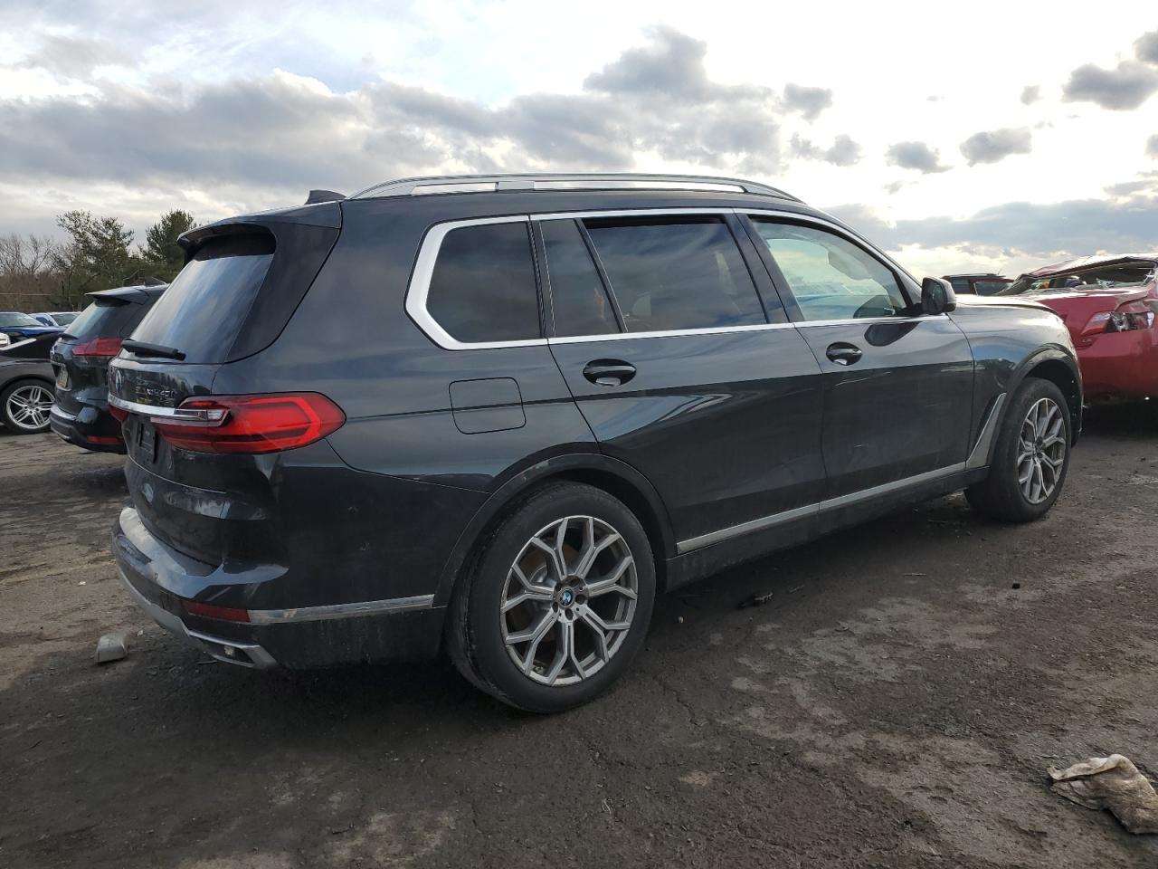 2021 BMW X7 - Image 3