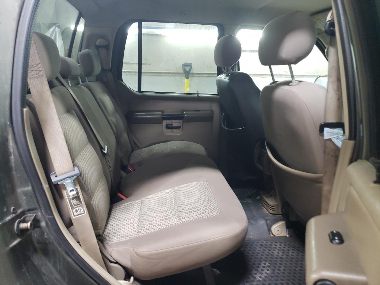 2003 Ford Explorer - Image 10