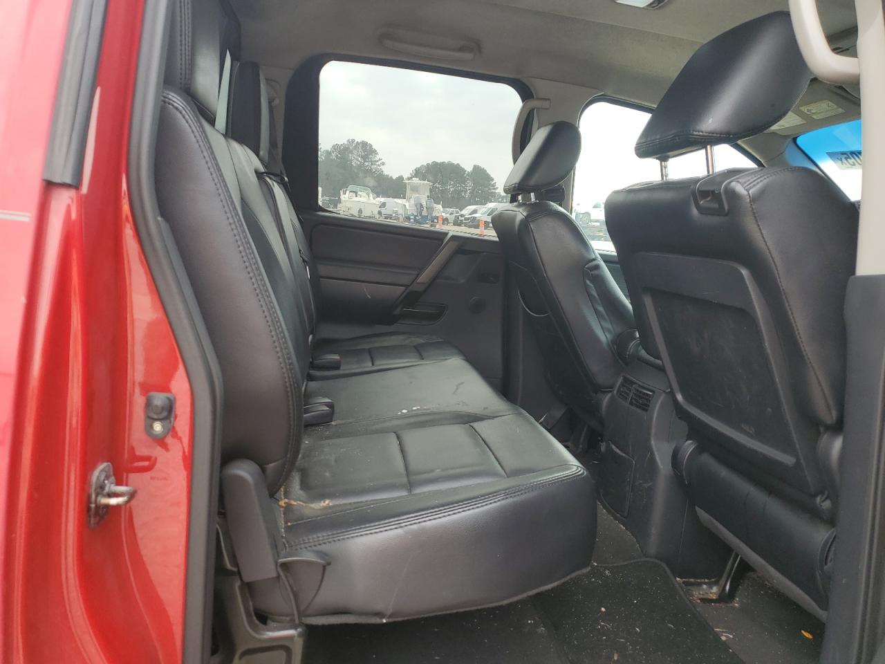 2012 Nissan Titan - Image 10