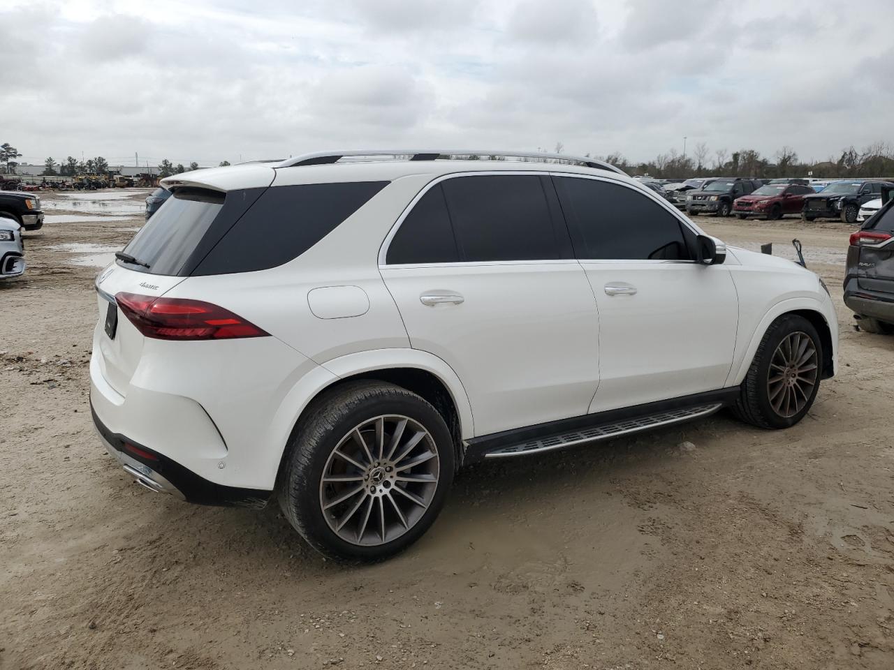 2024 Mercedes-Benz GLE - Image 3