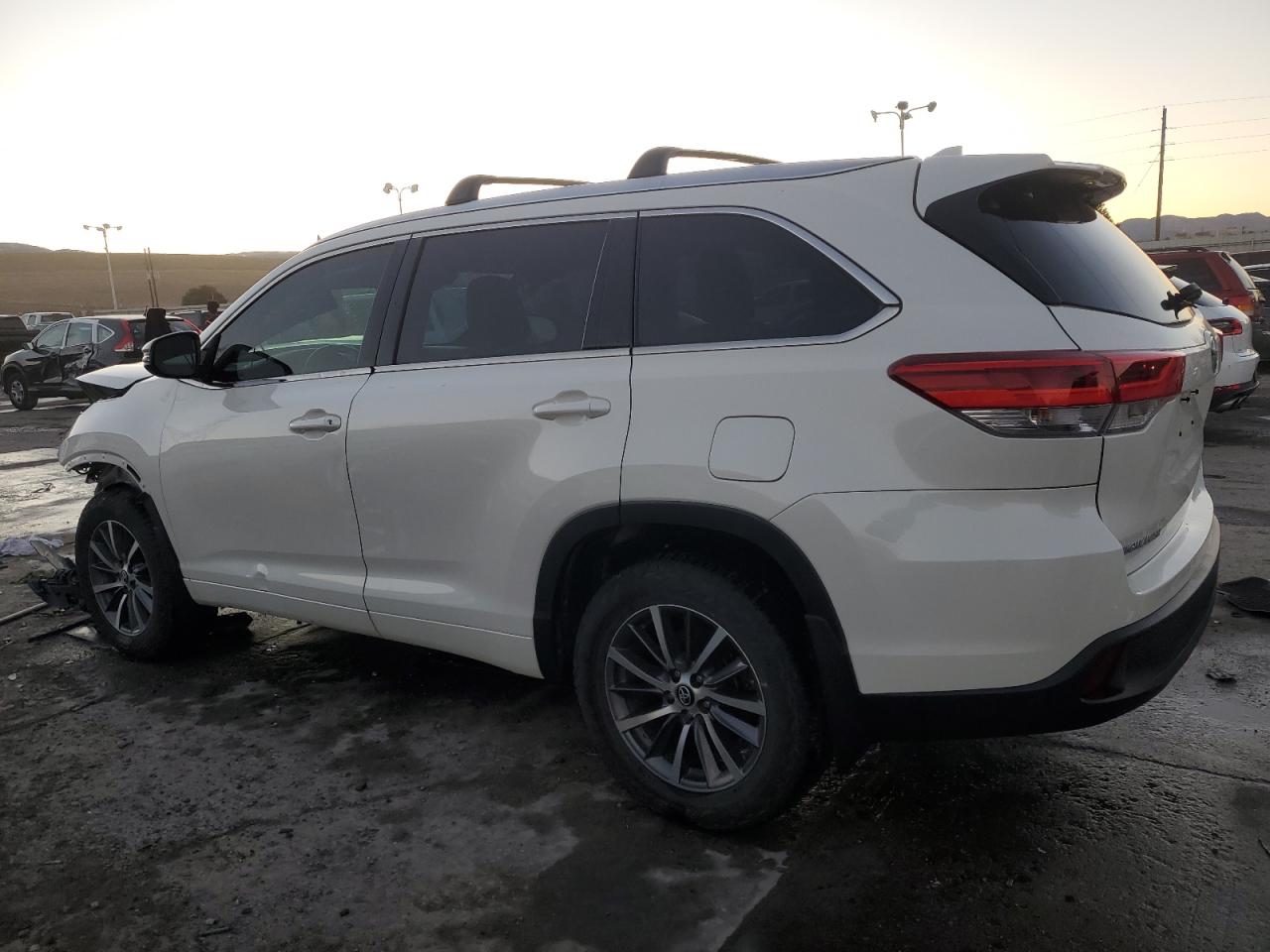 2017 Toyota Highlander - Image 2