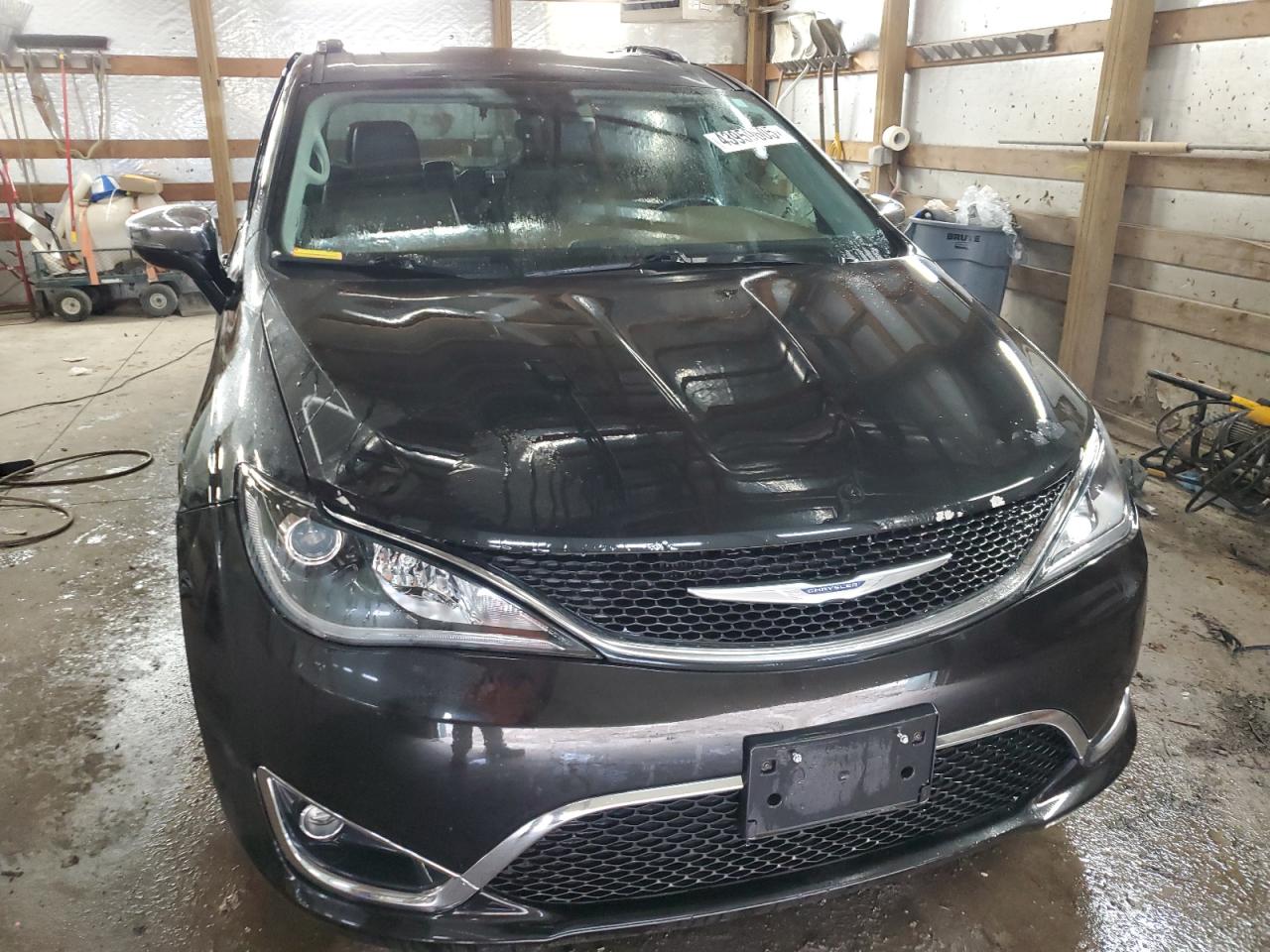 2017 Chrysler Pacifica - Image 5