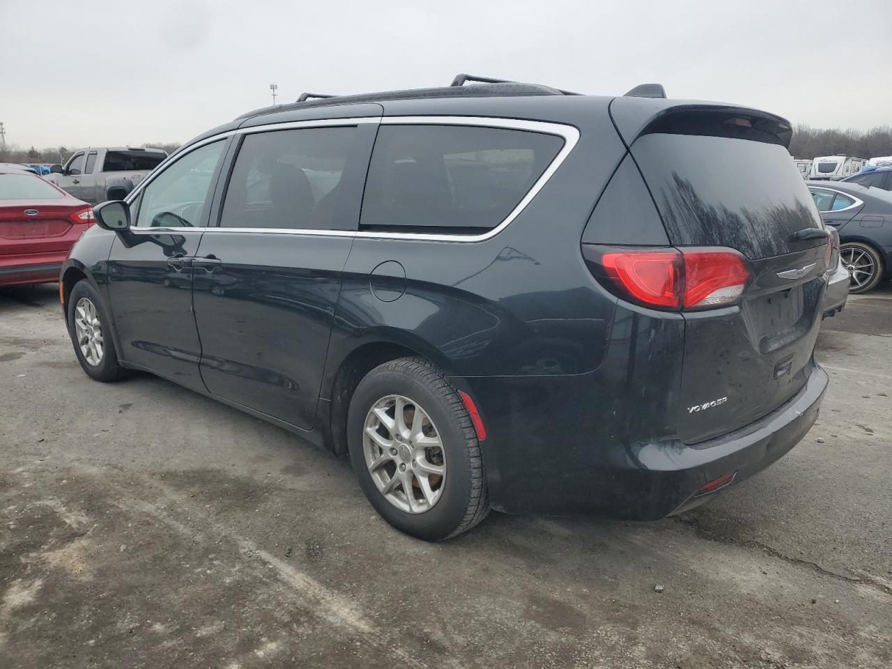 2020 Chrysler Voyager - Image 2