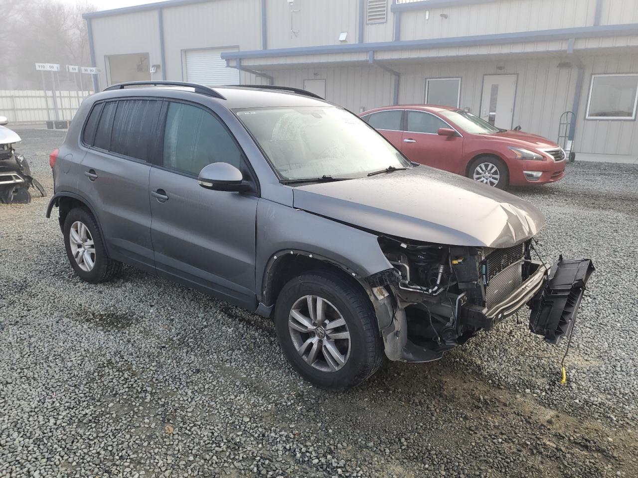 2016 Volkswagen Tiguan - Image 4