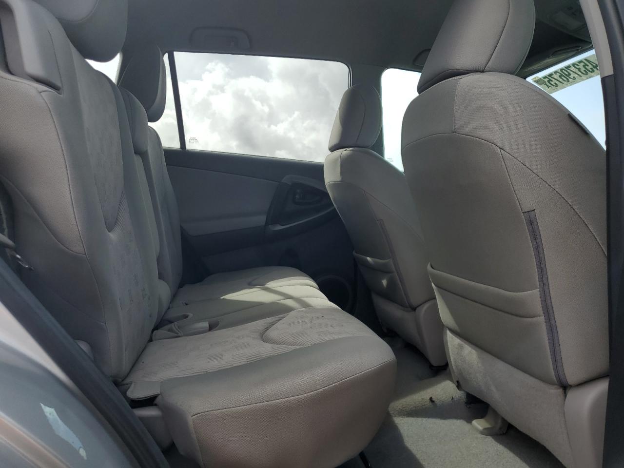 2012 Toyota RAV 4 - Image 11
