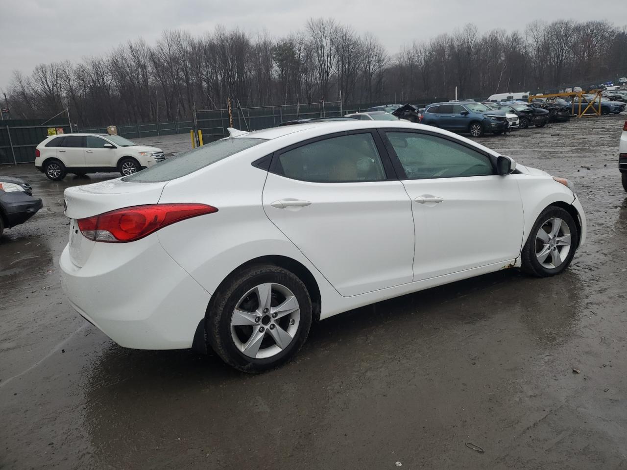 2013 Hyundai Elantra - Image 3
