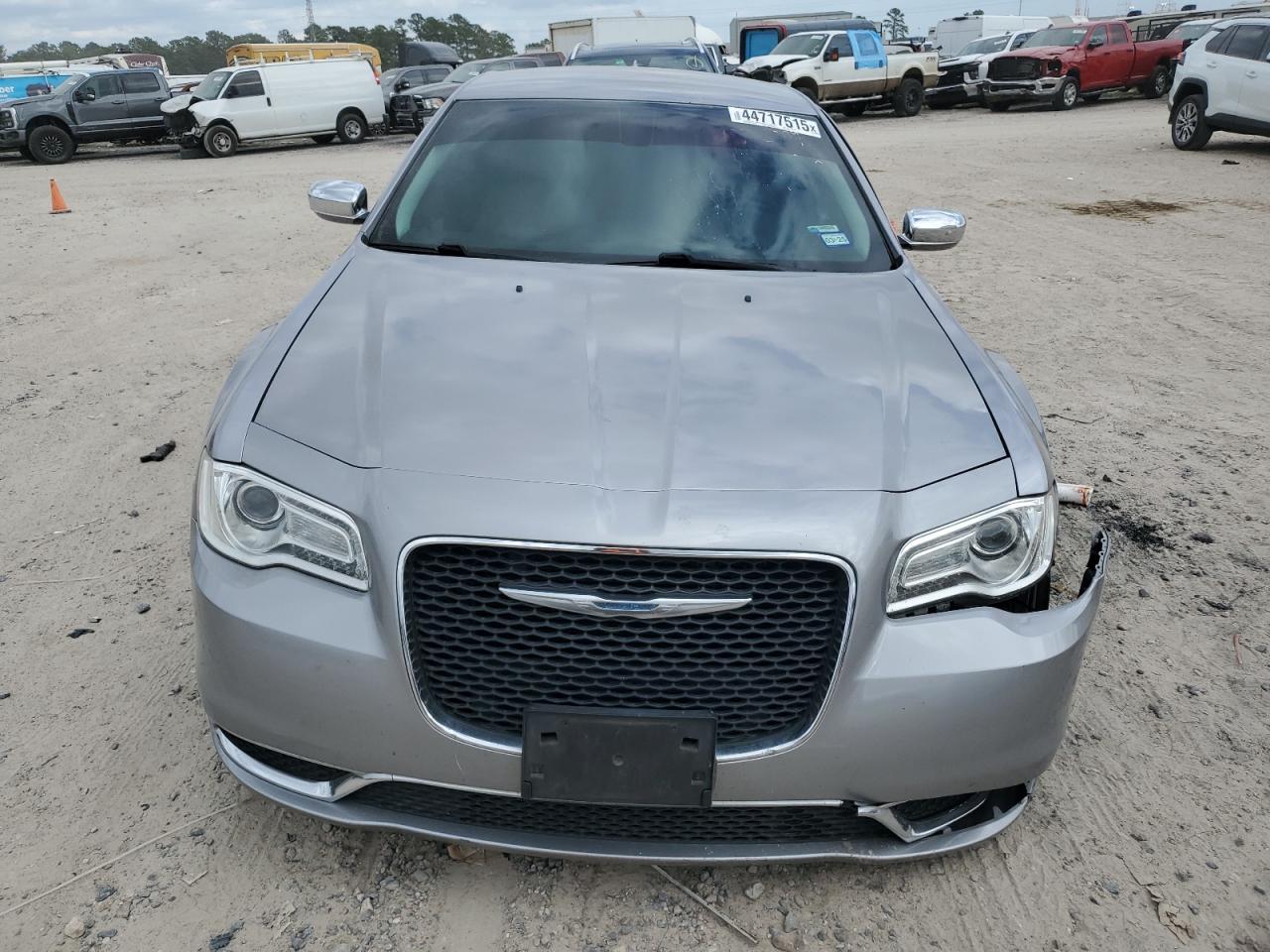 2015 Chrysler 300 - Image 5