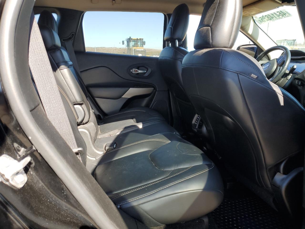 2017 Jeep Grand Cherokee - Image 11