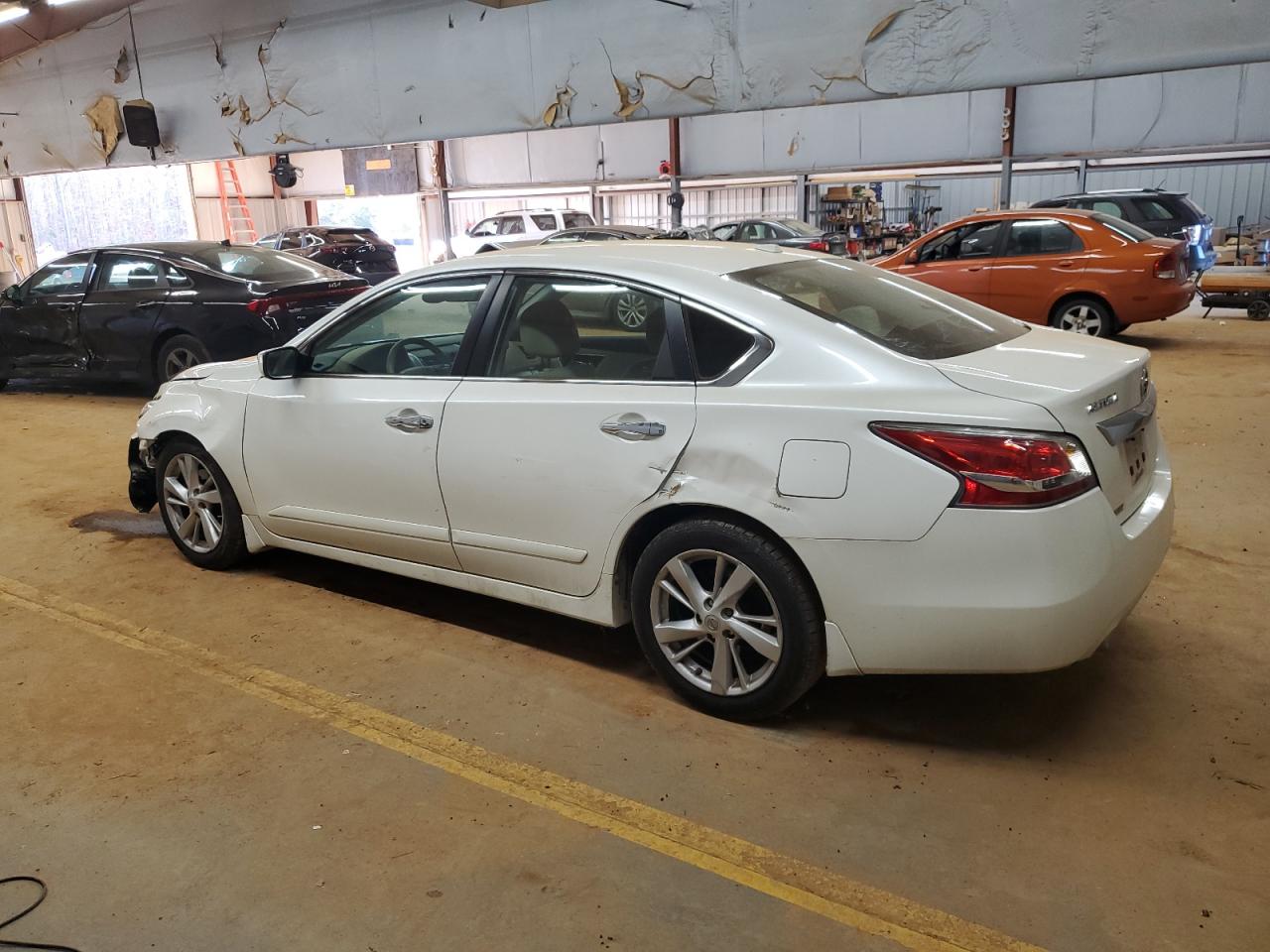 2015 Nissan Altima - Image 2