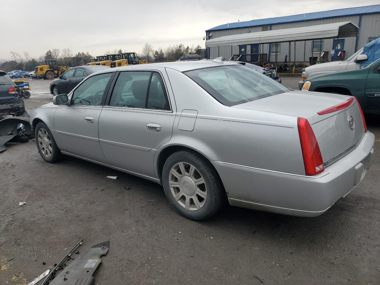 2010 Cadillac DTS - Image 2