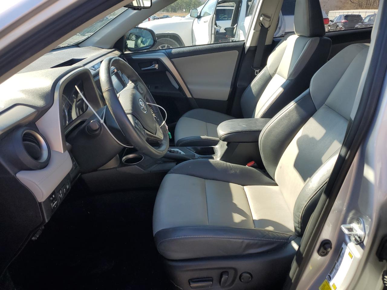 2014 Toyota RAV 4 - Image 7