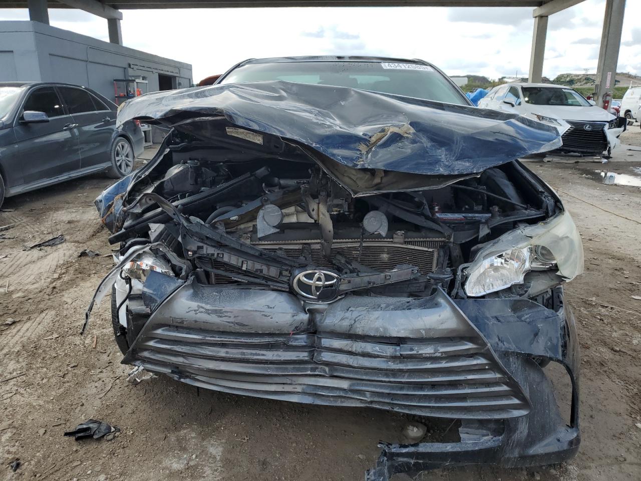 2015 Toyota Camry - Image 5