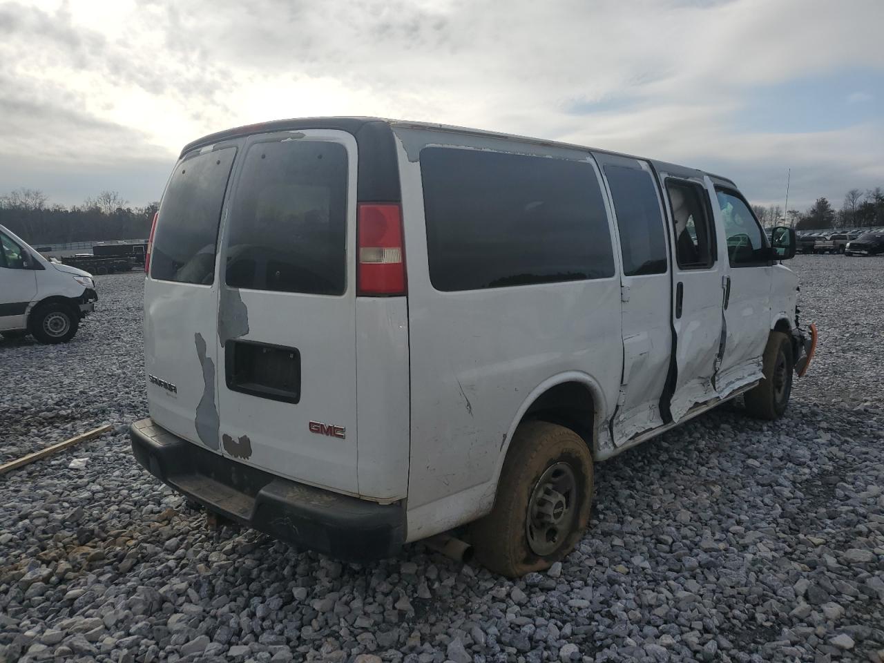 2008 GMC Savana - Image 3