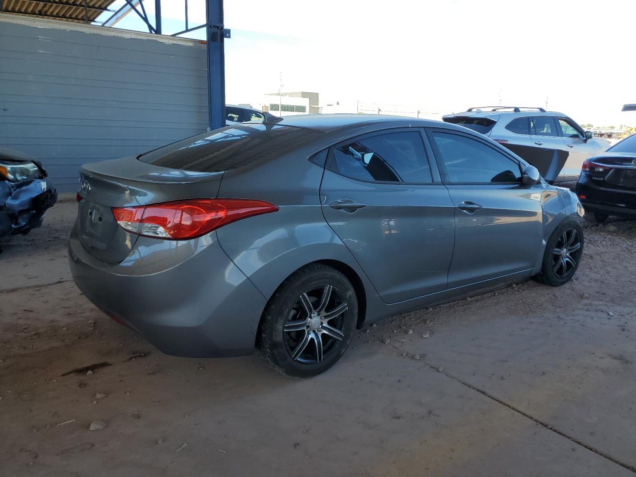 2012 Hyundai Elantra - Image 3