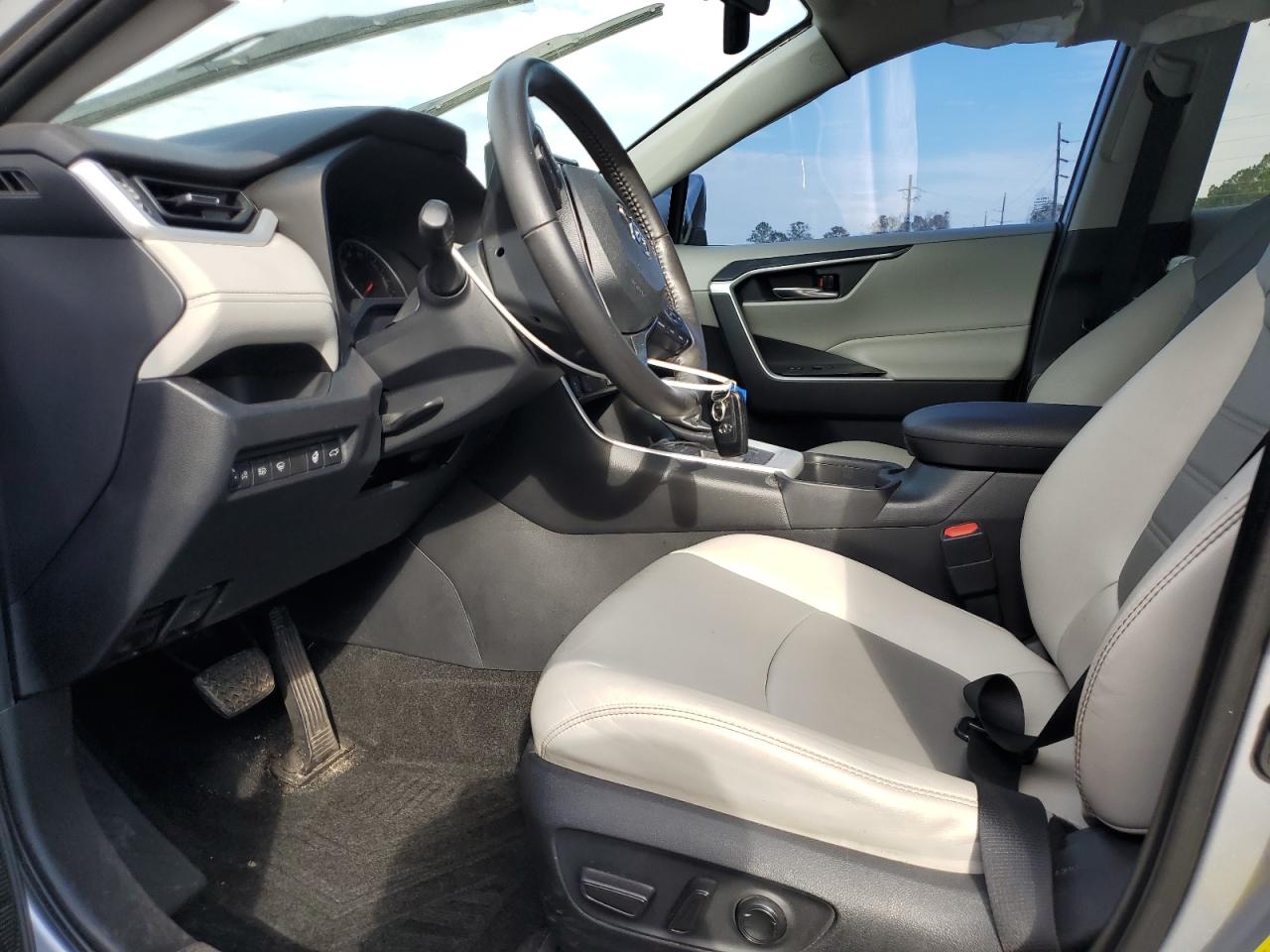 2020 Toyota RAV 4 - Image 7