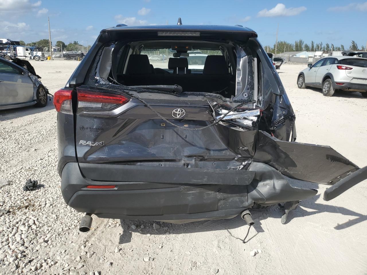 2019 Toyota RAV 4 - Image 6