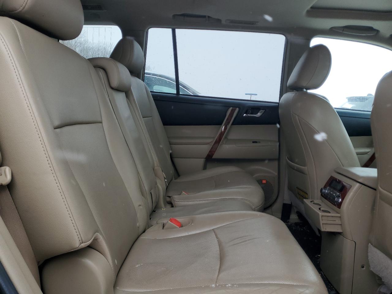2012 Toyota Highlander - Image 11