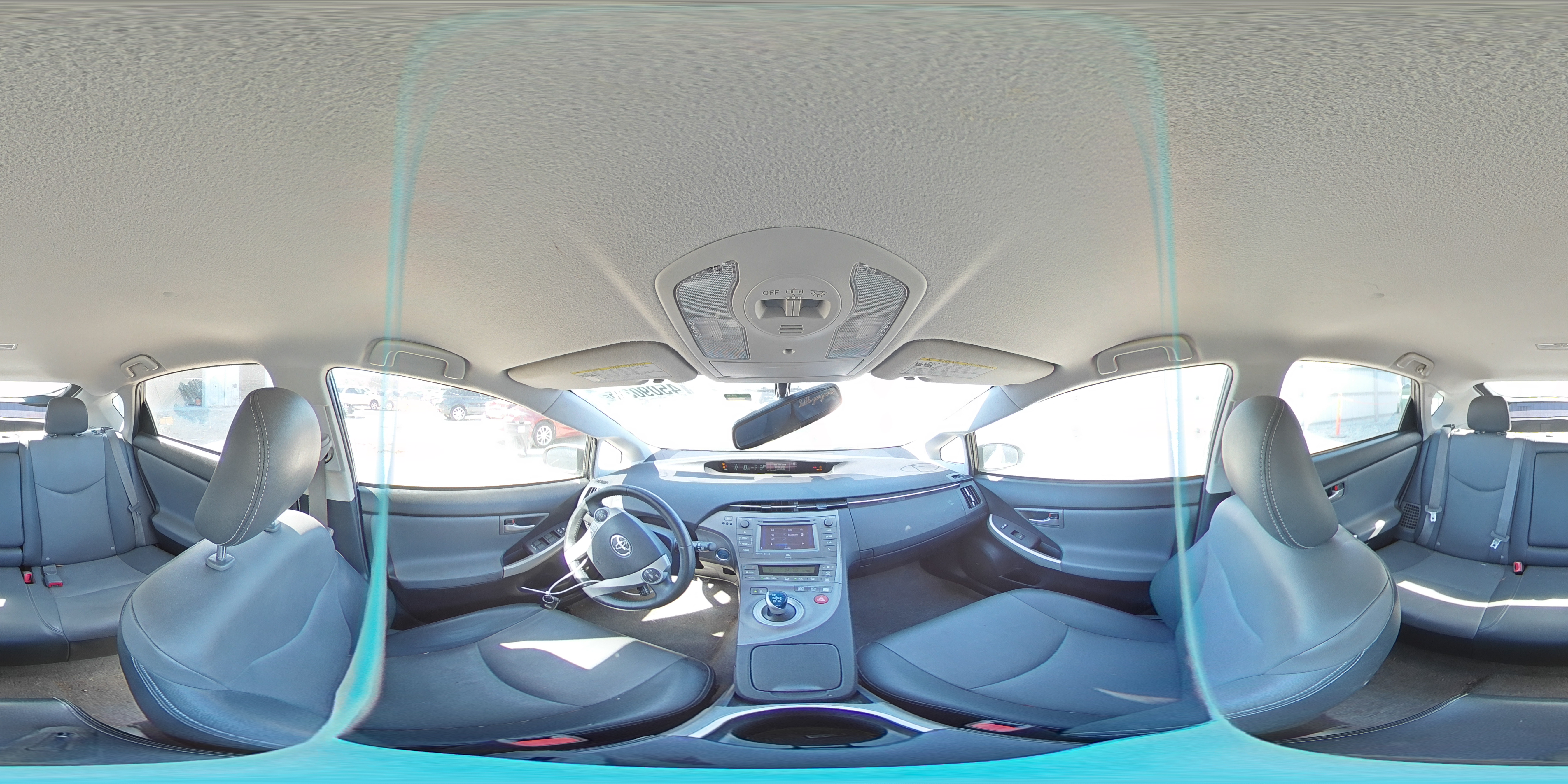 2015 Toyota Prius - Image 12